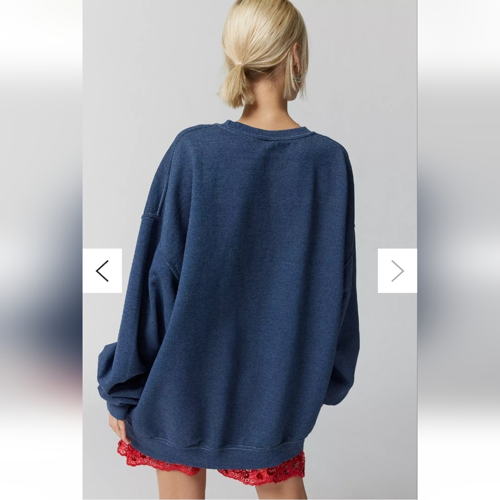 Urban Outfitters Fleetwood Mac Graphic Crewneck Oversized Relaxed Fit Sweatshirt - Picture 4 of 10